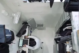日本上班族蜗居9㎡小家，利用4米层高挤出卧室，半平米不敢浪费图片