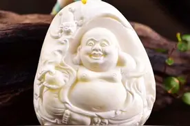 谁是文玩界的“白富美”？白蜡or和田白玉？你是否已经拥有？图片