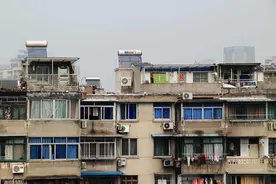 老房子加装电梯只有一楼受害？过来人：所有楼层都要承受6大弊端图片