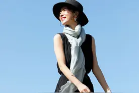 微胖、有肚子中年女人尽量不要“塞衣角”,8套初夏搭配，遮肉显瘦图片