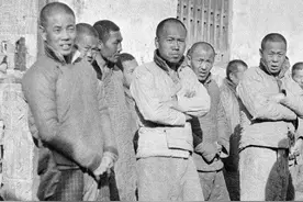 广东第一黑帮匪首，夺走17条人命，却被一个女人吓得连磕3响头图片