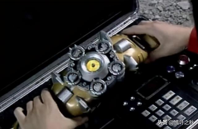 铠甲勇士：假如地球有怪兽进攻，给你这些召唤器，最好别选图5