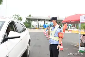 疫情面前勇担当，57岁老民警主动请缨奔赴疫情防控一线图片