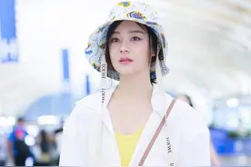 今年流行的渔夫帽/草帽有2根长长的飘带，这不是唐僧戴了去取经？图片