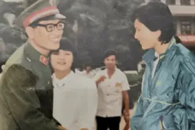 中国女排侯玉珠发球飘荡，珠落玉盘！其弟促徐云丽三上奥运赛场。图片