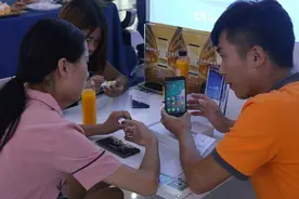 店老板爆料，买手机去网上买还是实体店买，简直差太多了图片