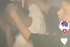 网红giao哥酒吧商演被群殴！寡不敌众抱头离场 本人发文回应图片