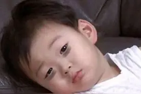 热门表情包拿图片：一夜没睡，骗你是小兔图片