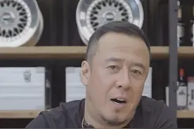 杨坤近况曝光，须发皆白显苍老，直播带货被网友吐槽沦落成网红图片