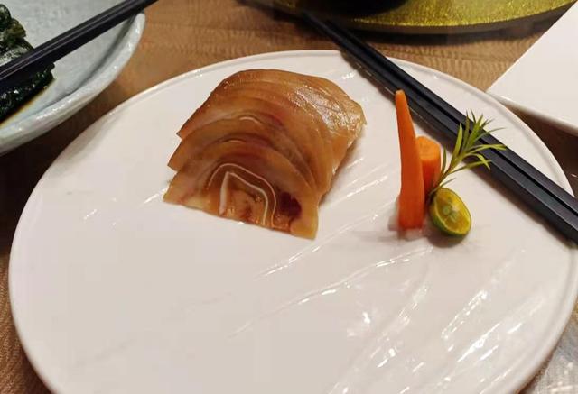 朋友请吃饭~环球大厦的8道冷盘,12道热菜,2道点心,1道甜汤