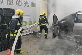 又一起汽车自燃！在白云区图片