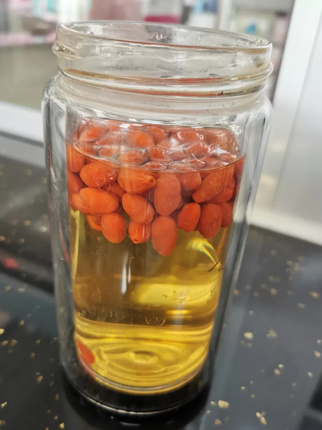 买枸杞，小心“掺假”，记3个妙招，轻松避开“问题”枸杞