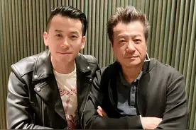 帅气！72岁石修晒合照颜值完胜儿子，从影六十多年几乎零绯闻图片