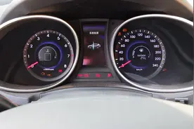 车子怠速不稳熄火，不要急着清洗节气门，教你先检查这里以防被坑视频封面