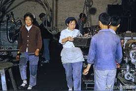 镜头下的国营大厂，中国一拖1973年图片