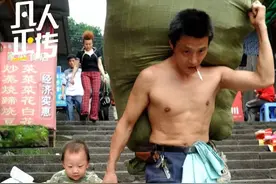 还记得十年前的“棒棒”父子吗？父亲拒做网红，如今生活让人羡慕图片