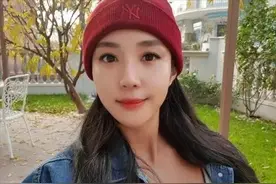 有着双“95”称号的她，是个金刚芭比：甜美与肌肉力量的碰撞图片