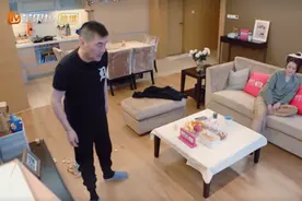 蒋勤勤家小地板还脏乱，秦海璐家大又干净，幸福背后是老公的差距图片