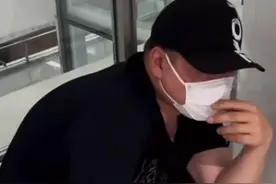 岳云鹏深夜接机郑敏，让人羡慕的笨小子娶了贤妻图片