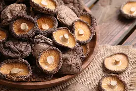 都是干香菇，“花菇”“冬菇”有啥不同？区别太大了，不懂别乱买图片