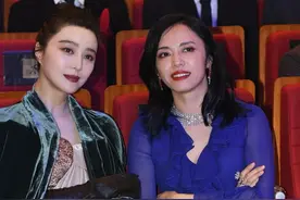 姚晨近照发福明显，脸蛋圆润麒麟臂明显，礼服配皮裤穿出知性美？图片