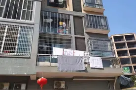 广州出差，发现一户高层这样晾晒，做法让人佩服，拍下来照着学图片