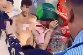 又现恶劣婚闹！戴绿帽、砸生鸡蛋…新郎被脱光上衣、穿红色内裤吊到半空遭高压水枪喷射…图片