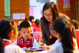 江西多名公立教师选择“辞职”，辛苦考上的编制，到底为啥要放弃图片