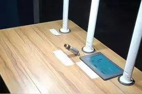 优秀！宁波小学生发明的矫姿防近多功能智能课桌，获国际金奖图片