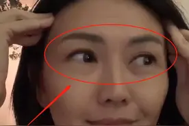 孙燕姿素颜直播不开美颜，没有八级磨皮滤镜后，这确定有42岁？图片