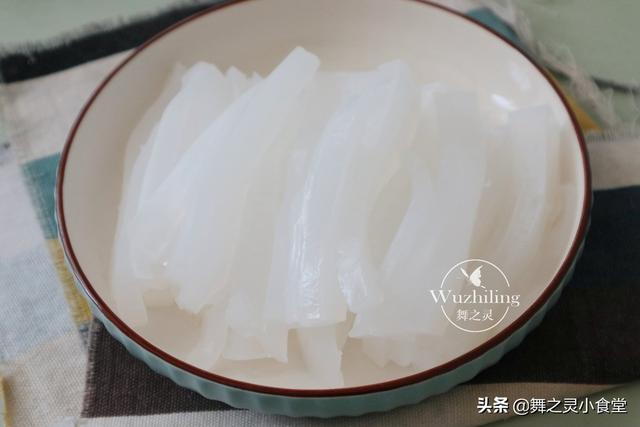 豌豆凉粉要筋道，比例很关键，老师傅教的就是好吃