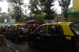 新华财经记者在印度：迫于经济压力，印度疫情防控措施正在放松图片