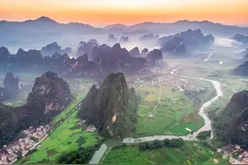 英西峰林，广东小桂林，山环水绕，全景落地玻璃墙，回归自然图片