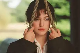 黑珍珠“英伦玫瑰”凯拉·奈特莉！平胸女神如何评价上第一性感图片