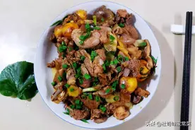 创新菜之牛肉炒鸭杂，老厨师教你这样做，鲜香嫩滑不老韧，超好吃图片