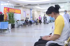 闹离婚泄愤，男子持刀把小舅子一家三口砍伤图片