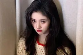 鞠婧祎被网友誉为四千年一遇美女，她台下的辛勤锻炼，更令人动容图片
