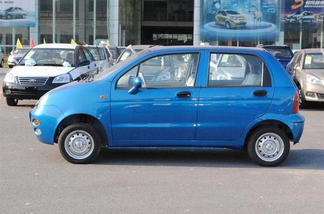 上大学刚拿到驾照 万元以内二手车是你不错的选择