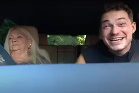 油管博主靠整蛊奶奶吸600万粉，没想到被奶奶成功“反杀”图片