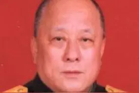 1988年被授予大校军衔的两位军长图片