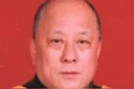 1988年被授予大校军衔的两位军长图片