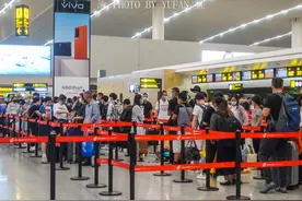 凌晨4点的重庆机场，与我们想象的不一样，不愧是我国第三大机场图片