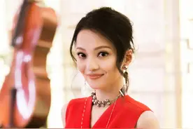 著名歌手张韶涵：请人殴打父母？风光背后的心痛与眼泪图片