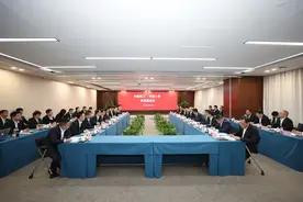 李永明、章维成与中建科工董事长王宏、总经理戴立先会谈图片