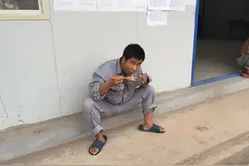 看完在老挝工作的一日三餐后，终于明白：为何月薪过万，仍没人去图片