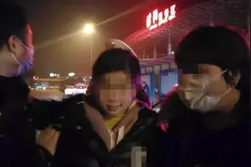 大巴车上14岁女孩疑似被拐？口音不一致终被民警识破图片