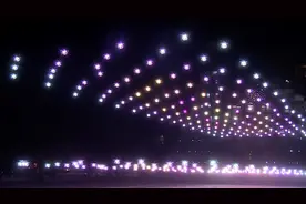 徐州市民体验警用高精装备，300架无人机夜空中飞出“精彩”图片
