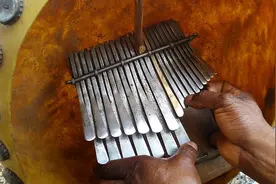 非洲观察丨拇指琴列入人类非物质文化遗产代表作名录 关于它你了解多少？图片