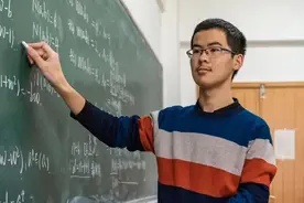 本科四年11门100分10门99分！来看看“学霸”的成绩单图片