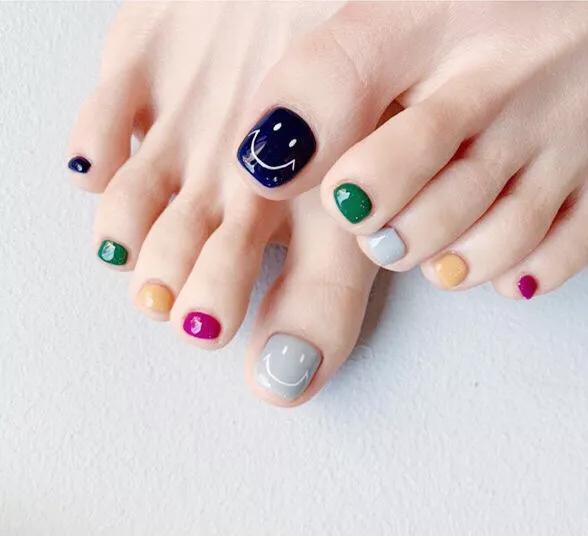 最新流行元素之【显白脚指甲】美甲 特别是最后一张